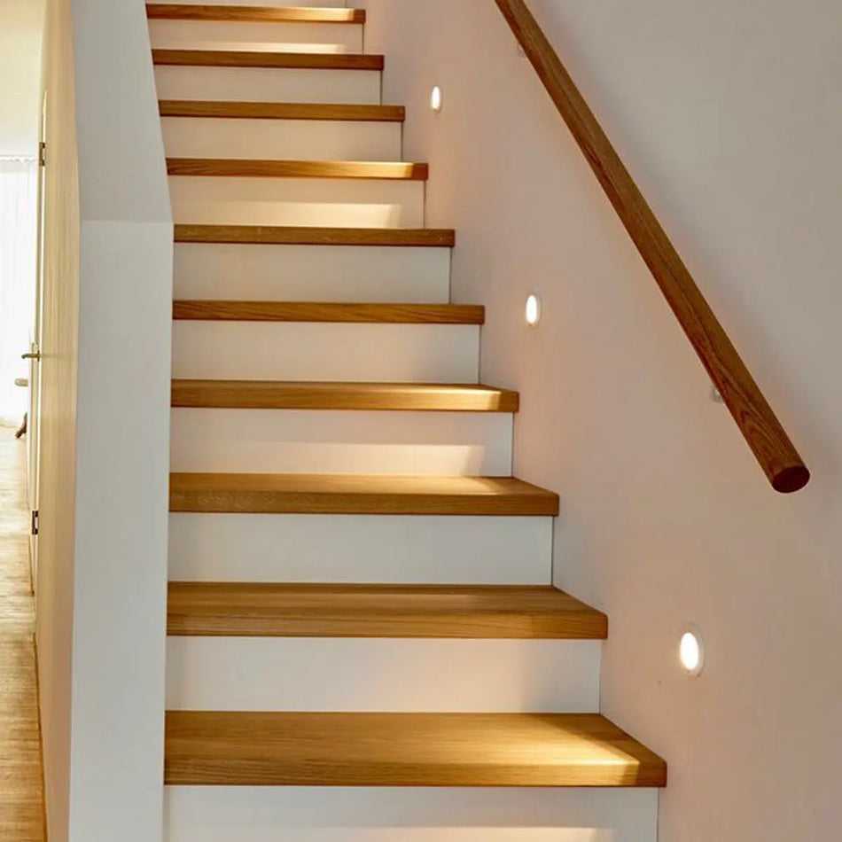 Compact LED corner light to highlight an interior wall niche
