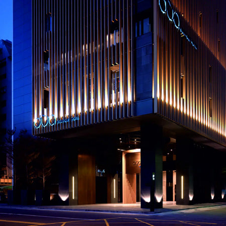 Close-up of the Focus Light – Spot Light EST‑D700409A installed on a modern exterior facade